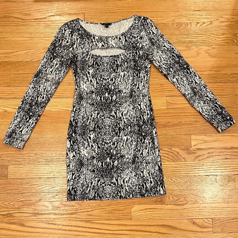 Snakeskin dress. Guess size L